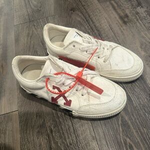Off white shoes Authentic